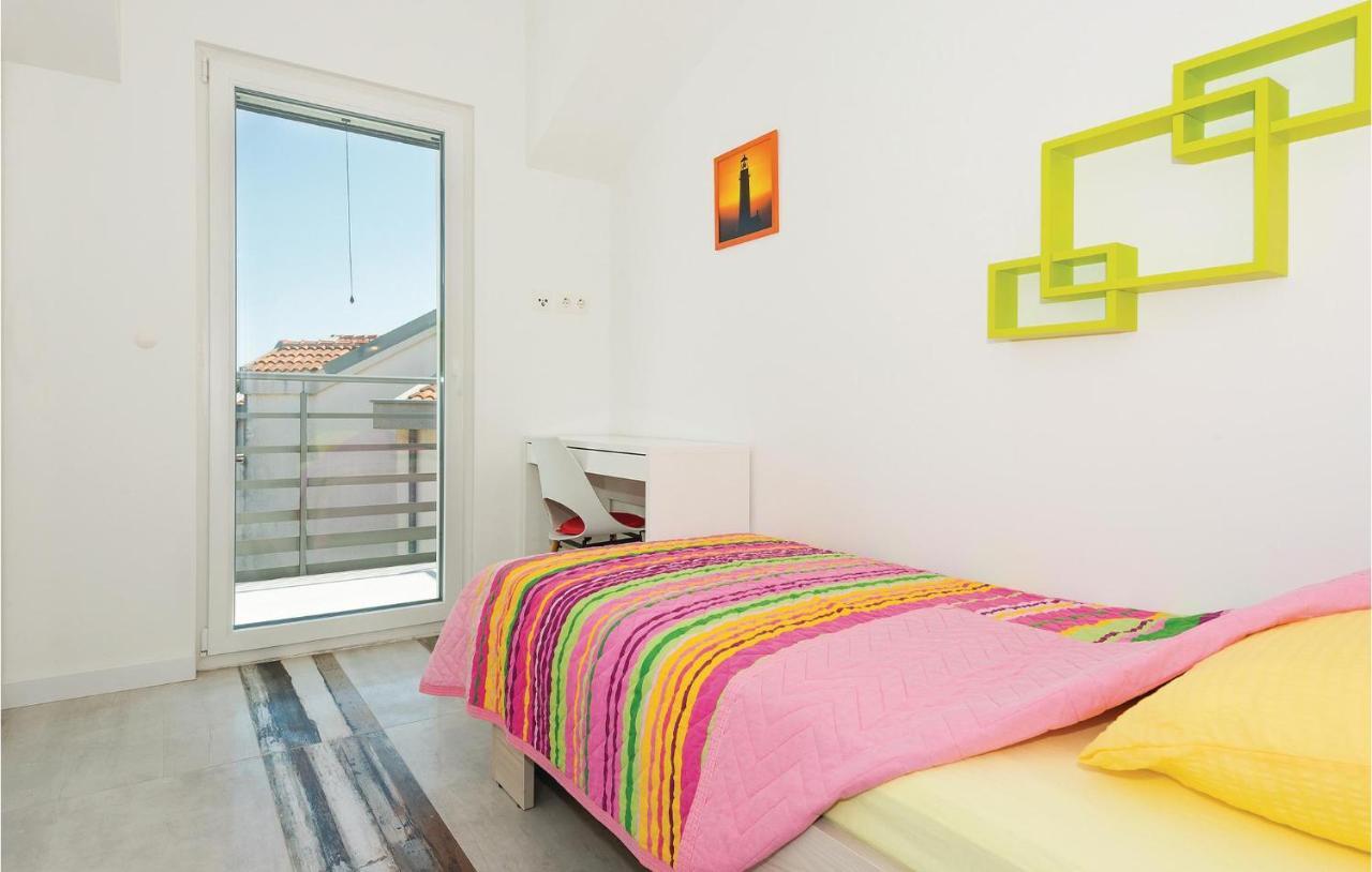 Cozy Apartment In Brodarica With Wifi Esterno foto