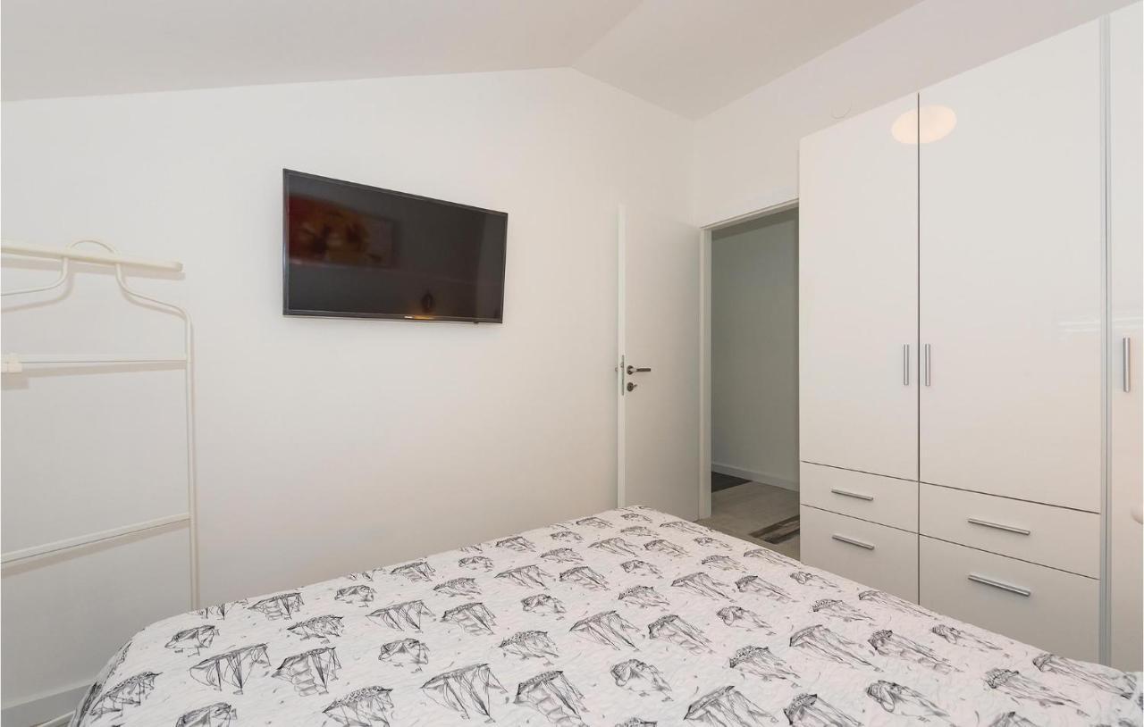 Cozy Apartment In Brodarica With Wifi Esterno foto
