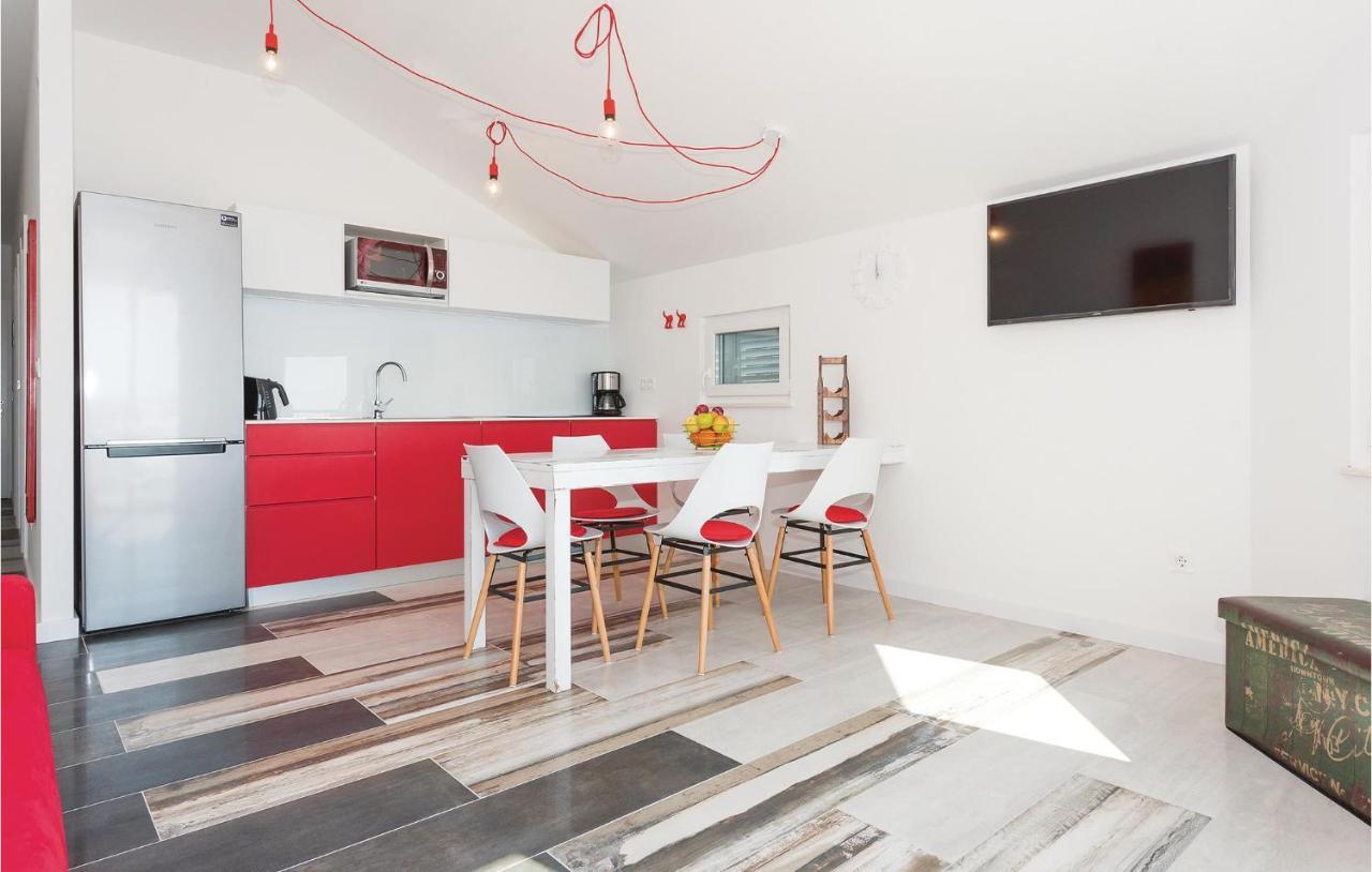 Cozy Apartment In Brodarica With Wifi Esterno foto