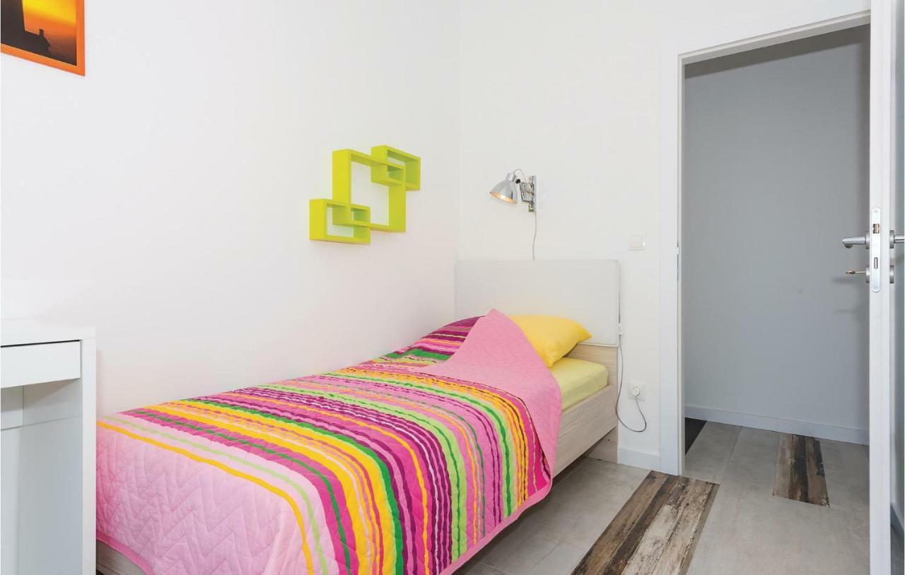 Cozy Apartment In Brodarica With Wifi Esterno foto